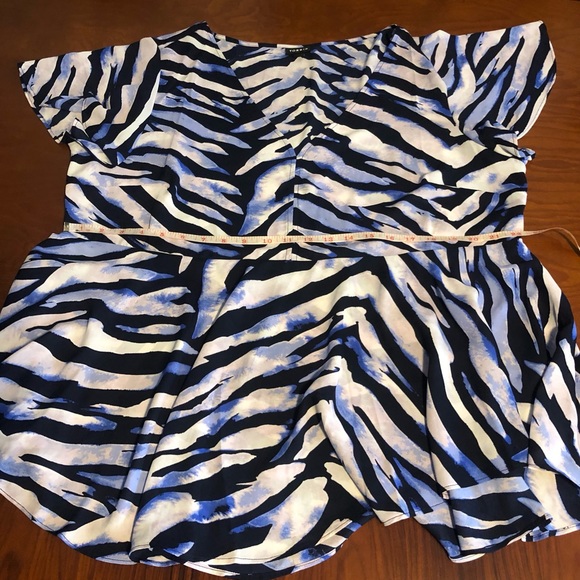 Torrid Zebra Georgette Peplum Top Size 2 - Picture 4 of 6